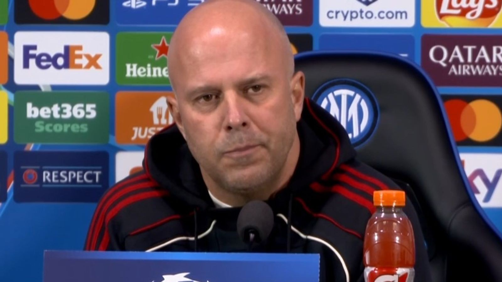 Arne Slot weet niet of Mohamed Salah zijn laatste wedstrijd voor Liverpool heeft gespeeld