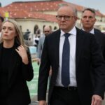 Australië start onderzoek naar inlichtingen, terwijl slachtoffers van Bondi-aanval geëerd worden op nationale reflectiedag