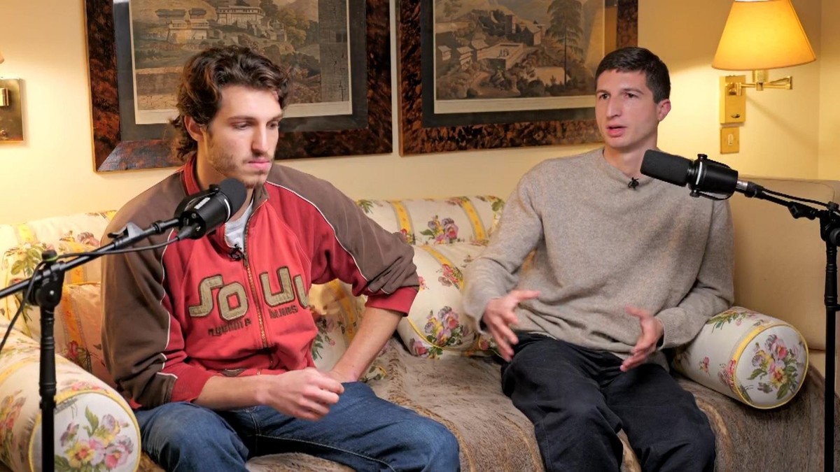 Bezorgde Zonen van Imran Khan Angst voor Nooit Zien van Hun Vader Terwijl Hij In Gevangenschap Tegen Straf Regime Vecht