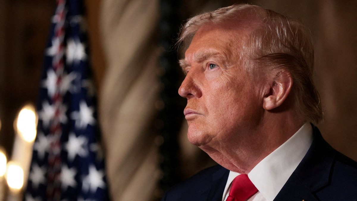 Donald Trump reageert op foto’s van Bill Clinton in Epstein-dossiers: Een terugblik op de recente onthullingen