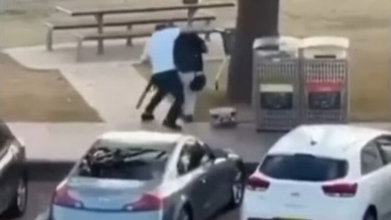 Held op Bondi Beach: Hoe een Australische winkelier een schutter tot held maakte