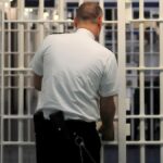 Honderden buitenlandse gevangenispersoneelsleden krijgen nooduitbreiding van hun visum om gevangenissysteem te redden