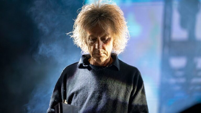 Huidige bandlid van The Cure, Perry Bamonte, overlijdt op 65-jarige leeftijd