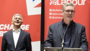 Keir Starmer verdedigt Sadiq Khan na opmerkingen van Donald Trump en haalt uit naar de Amerikaanse president