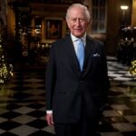 Koning spreekt kerstboodschap met verwijzingen naar heldhaftigheid en hoop te midden van crises