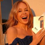 Kylie Minogue verovert kerstnummer één met haar feesthit