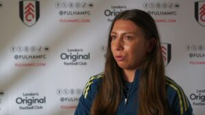 Onderzoek naar waarom vrouwelijke voetballers vaker hun kruisband scheuren: de impact van twee 'traumatische' blessures