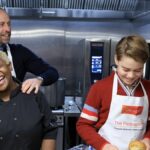 Prince William volgt prinses Diana’s voetsporen door Prince George naar een daklozenhulp te brengen