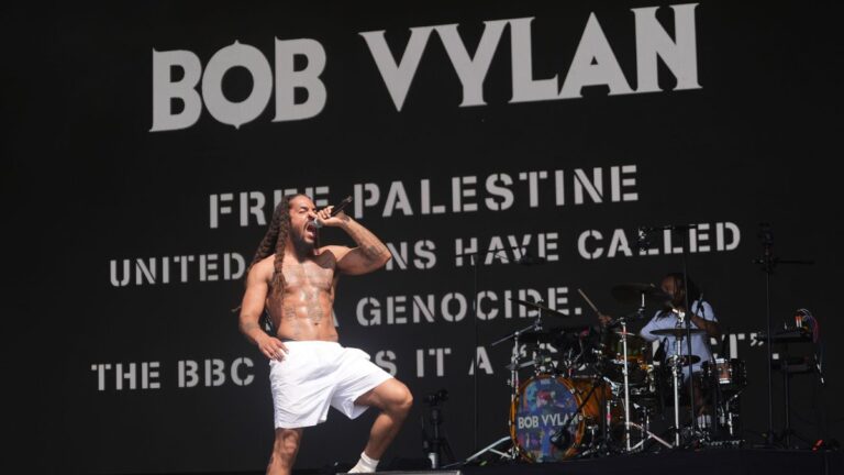 Rappers Bob Vylan starten rechtszaak tegen RTE wegens beschuldigingen van antisemitisme