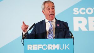 Reform UK ontkent dat Nigel Farage de kieswet heeft overtreden