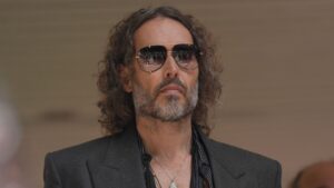 Russell Brand aangeklaagd voor aanvullende seksuele misdrijven en verkrachtingen