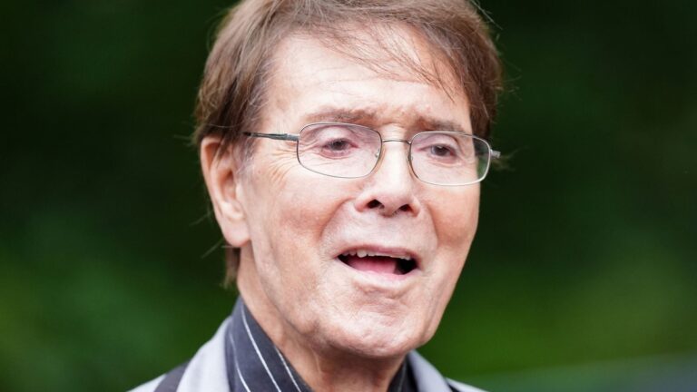 Sir Cliff Richard bevestigt behandeling voor prostaatkanker