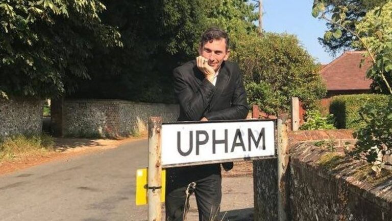 Verdrietige Jas: Verlies van Twee Mannen tijdens Stormachtige Zeeën bij Devon