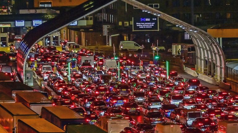 Vertragingen bij Dover-ferry door technische problemen: wat reizigers moeten weten