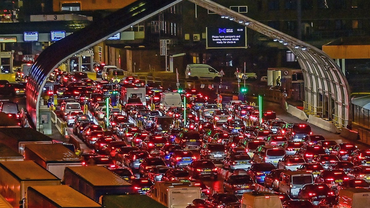 Vertragingen bij Dover-ferry door technische problemen: wat reizigers moeten weten