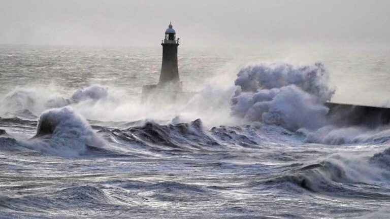 Weersverwachting in het Verenigd Koninkrijk: mogelijk windsnelheden tot 90 mph en mogelijke reisvertragingen door Storm Bram