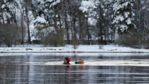 Weerswaarschuwingen en koudte geactiveerd in delen van VK op Kerstdag