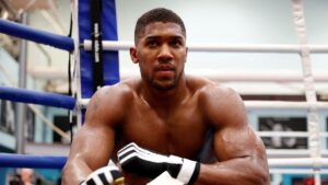 Anthony Joshua hervat zijn training na auto-ongeluk in Nigeria