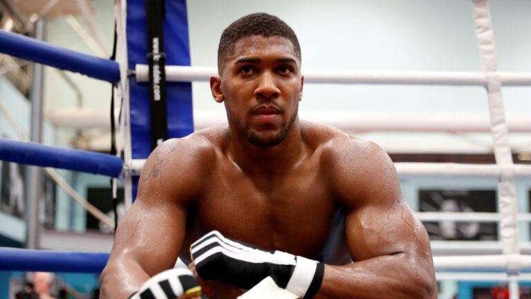 Anthony Joshua hervat zijn training na auto-ongeluk in Nigeria