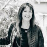 Auto-achtervolging eindigt tragisch: moeder van drie kinderen overlijdt na aanrijding door bestuurlijke vlucht