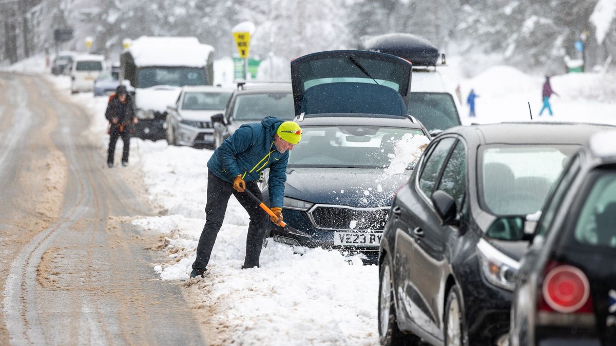 Britse Weersomstandigheden: Storm Goretti brengt sneeuwval tot 30 cm en waarschuwingen voor gevaar