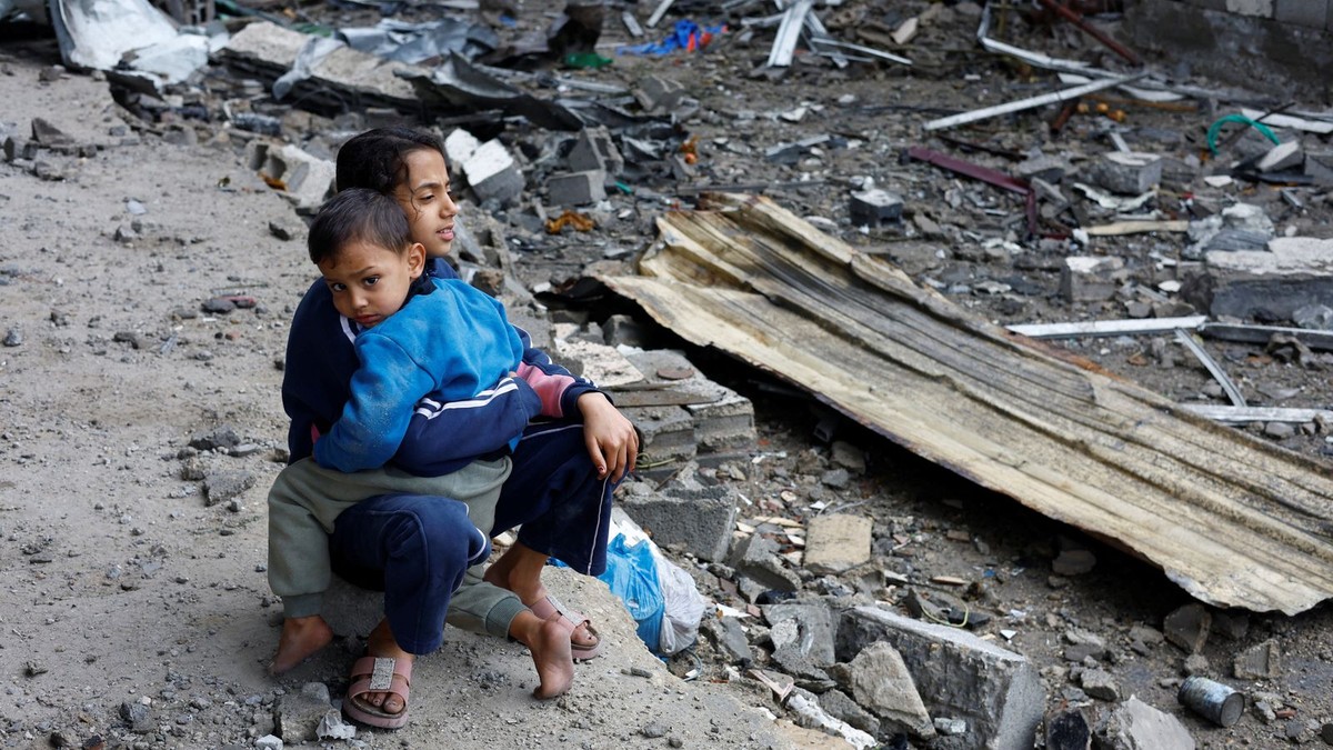 Gezamenlijke aanvallen door Israël in Gaza leiden tot minstens 13 dodelijke slachtoffers