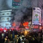 Grote brand in winkelcentrum in Pakistan eist meerdere slachtoffers