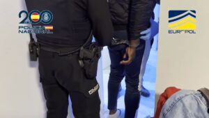 Internationale Operatie Ontdekt en Arresteert 'Black Axe' Criminele Netwerk in Spanje