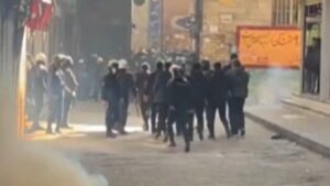 Internet en telefonlijnen worden in Iran afgesloten terwijl protesten toenemen