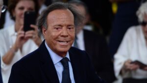Julio Iglesias ontkent aantijgingen van seksueel misbruik en mensenhandel
