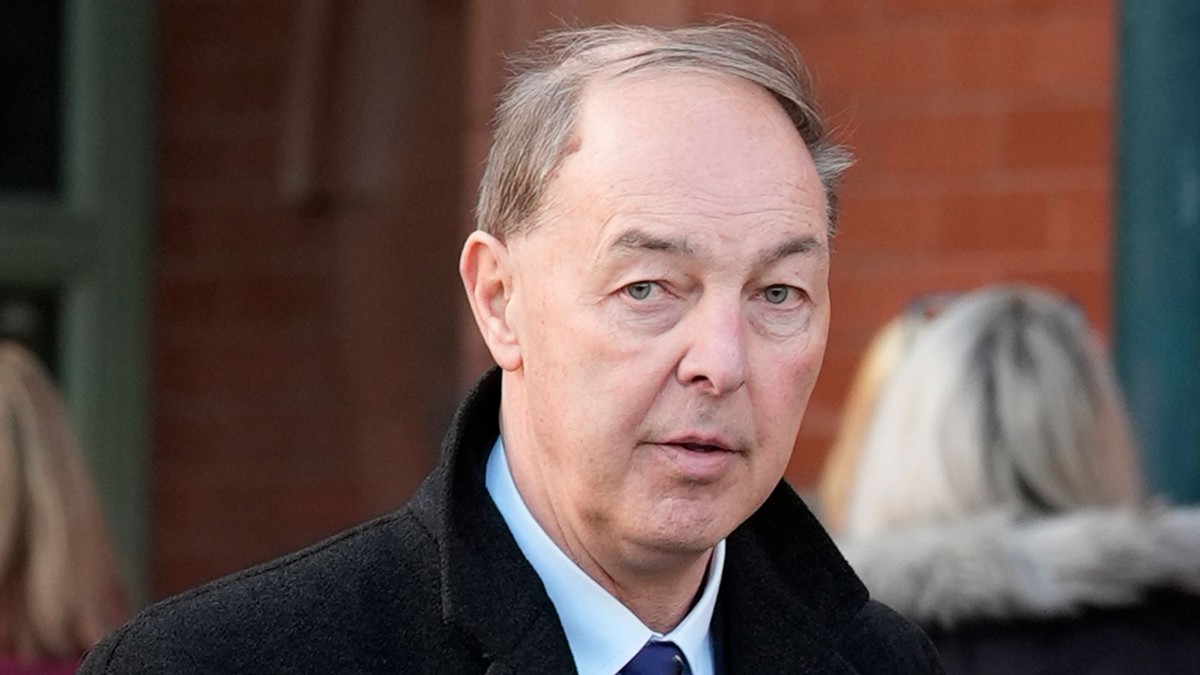 Man bekent zich verkleed te hebben als marineadmiraal zonder toestemming tijdens herdenkingsbijeenkomst