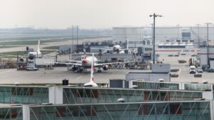 Massale vertragingen op treinverbindingen naar en van Heathrow na brandincident