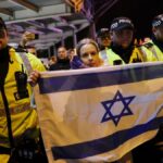 Politiechef biedt verontschuldigingen aan wegens onjuiste bewijzen over het verbod op Maccabi Tel Aviv-supporters, duidend op AI-fout
