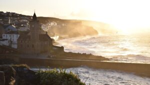 Verandering in het Britse weer: van streng winter naar mildere temperaturen en nieuwe waarschuwingen