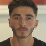 Voetballer die geschiedenis schreef door uit de kast te komen, beschuldigt oude club van homofobie