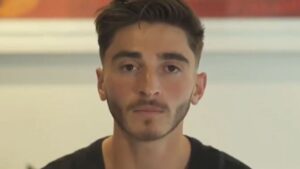 Voetballer die geschiedenis schreef door uit de kast te komen, beschuldigt oude club van homofobie