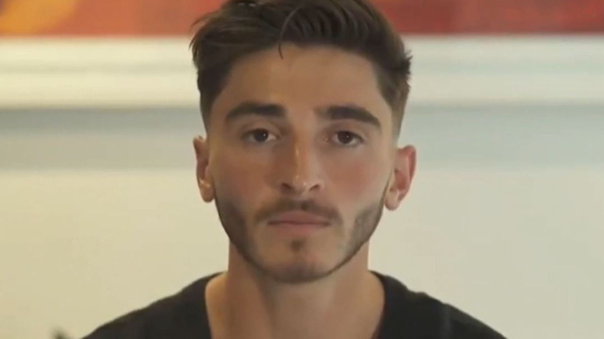 Voetballer die geschiedenis schreef door uit de kast te komen, beschuldigt oude club van homofobie