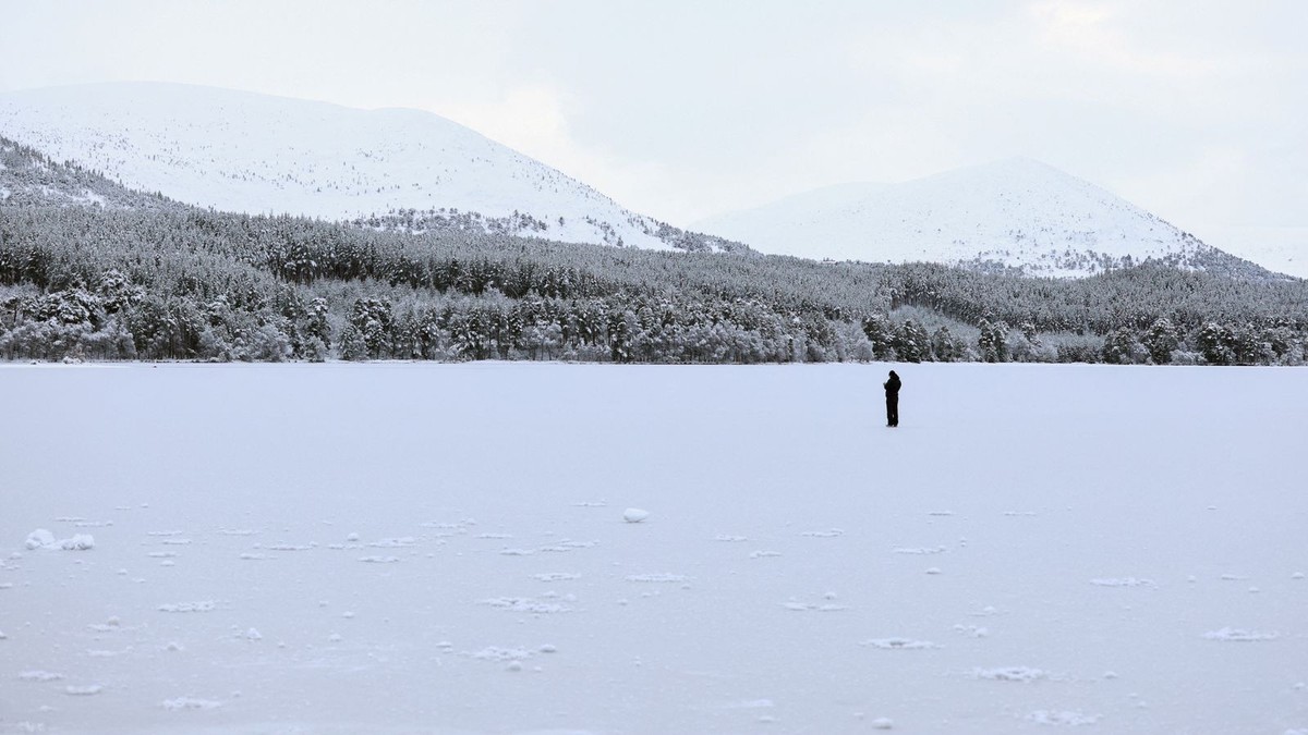 Waarschuwing voor sneeuw en gevaar voor overstromingen door hevige regen en wind in het VK