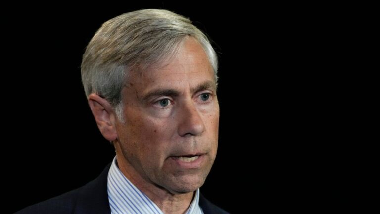 Wie is Barry Pollack, de ervaren advocaat die Nicolás Maduro verdedigt?